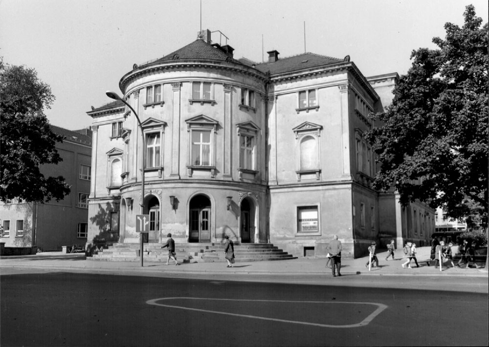 Foto des alten Stadttheaters um 1900. Außenansicht.