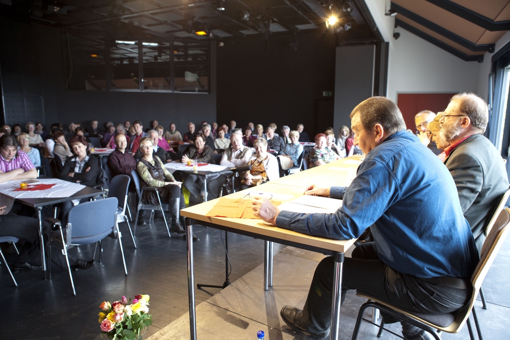 Blick in den kleinen Saal mit Publikum